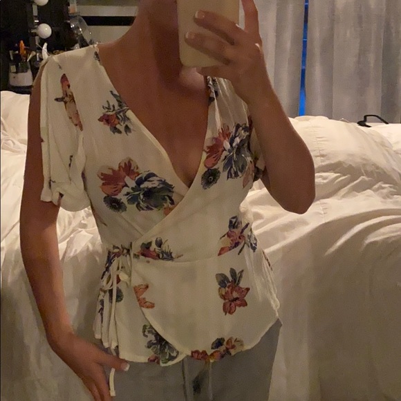NWT floral blouse - Picture 2 of 5